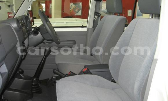 Sayi Na hannu Toyota Land Cruiser White Mota in Butha–Buthe a Thaba-Tseka Sayi Na hannu Toyota Land Cruiser White Mota in Butha–Buthe a Thaba-Tseka