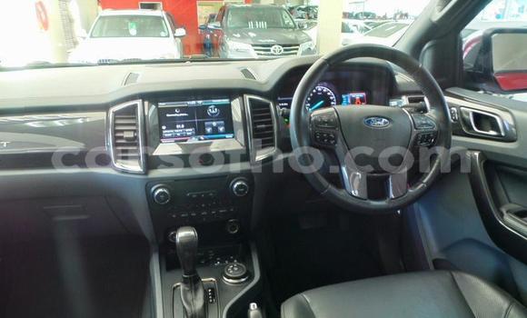 Sayi Na hannu Ford Everest Red Mota in Butha–Buthe a Thaba-Tseka Sayi Na hannu Ford Everest Red Mota in Butha–Buthe a Thaba-Tseka