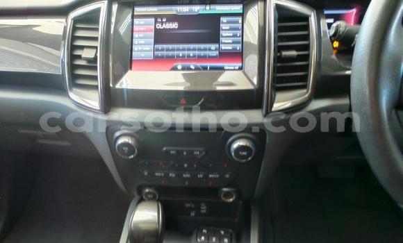 Sayi Na hannu Ford Everest Red Mota in Butha–Buthe a Thaba-Tseka Sayi Na hannu Ford Everest Red Mota in Butha–Buthe a Thaba-Tseka