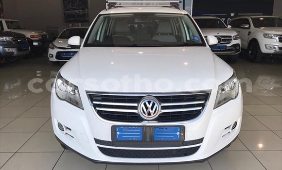 Sayi Na hannu Volkswagen Touareg White Mota in Butha–Buthe a Thaba-Tseka Sayi Na hannu Volkswagen Touareg White Mota in Butha–Buthe a Thaba-Tseka