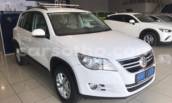 Sayi Na hannu Volkswagen Touareg White Mota in Butha–Buthe a Thaba-Tseka Sayi Na hannu Volkswagen Touareg White Mota in Butha–Buthe a Thaba-Tseka