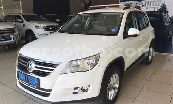 Sayi Na hannu Volkswagen Touareg White Mota in Butha–Buthe a Thaba-Tseka Sayi Na hannu Volkswagen Touareg White Mota in Butha–Buthe a Thaba-Tseka