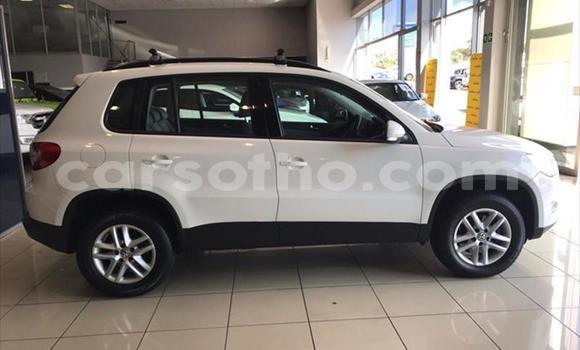 Sayi Na hannu Volkswagen Touareg White Mota in Butha–Buthe a Thaba-Tseka Sayi Na hannu Volkswagen Touareg White Mota in Butha–Buthe a Thaba-Tseka