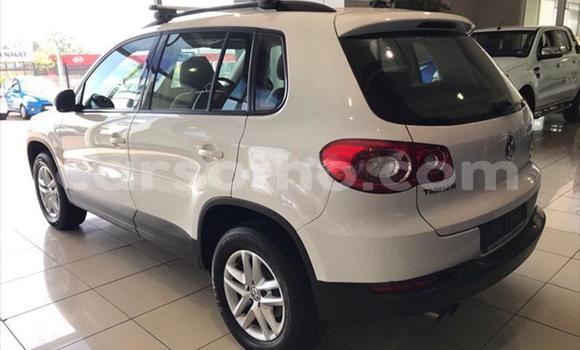 Sayi Na hannu Volkswagen Touareg White Mota in Butha–Buthe a Thaba-Tseka Sayi Na hannu Volkswagen Touareg White Mota in Butha–Buthe a Thaba-Tseka