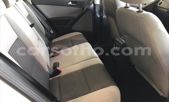 Sayi Na hannu Volkswagen Touareg White Mota in Butha–Buthe a Thaba-Tseka Sayi Na hannu Volkswagen Touareg White Mota in Butha–Buthe a Thaba-Tseka