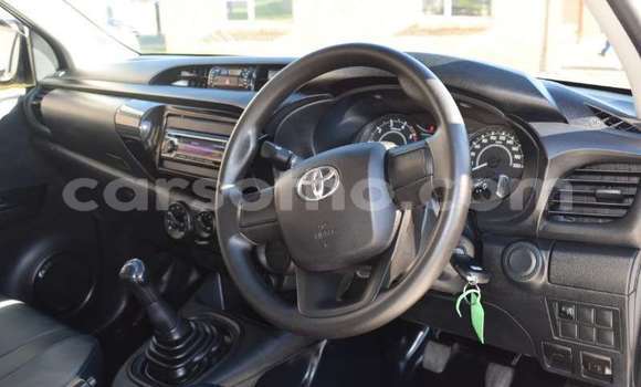 Buy Used Toyota Hilux White Car in Butha–Buthe in Thaba-Tseka Buy Used Toyota Hilux White Car in Butha–Buthe in Thaba-Tseka