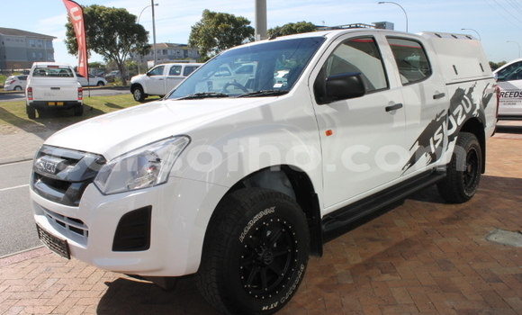 Buy Used Isuzu D–MAX White Car in Maseru in Maseru Buy Used Isuzu D–MAX White Car in Maseru in Maseru