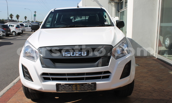 Buy Used Isuzu D–MAX White Car in Maseru in Maseru Buy Used Isuzu D–MAX White Car in Maseru in Maseru