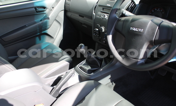 Buy Used Isuzu D–MAX White Car in Maseru in Maseru Buy Used Isuzu D–MAX White Car in Maseru in Maseru