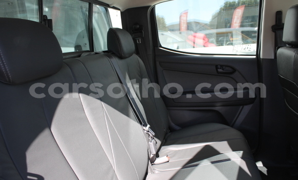 Buy Used Isuzu D–MAX White Car in Maseru in Maseru Buy Used Isuzu D–MAX White Car in Maseru in Maseru