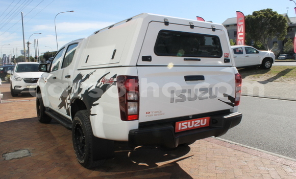 Buy Used Isuzu D–MAX White Car in Maseru in Maseru Buy Used Isuzu D–MAX White Car in Maseru in Maseru