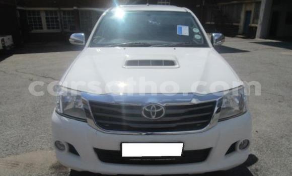 Sayi Na hannu Toyota Hilux White Mota in Maseru a Maseru Sayi Na hannu Toyota Hilux White Mota in Maseru a Maseru