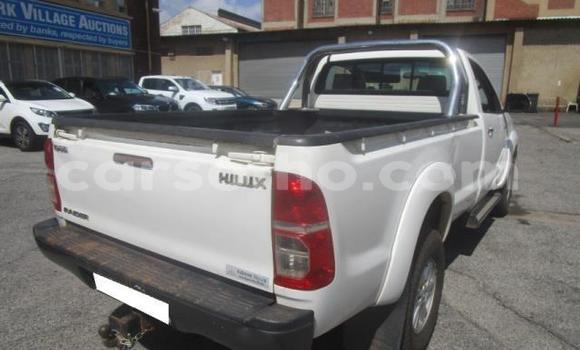 Sayi Na hannu Toyota Hilux White Mota in Maseru a Maseru Sayi Na hannu Toyota Hilux White Mota in Maseru a Maseru