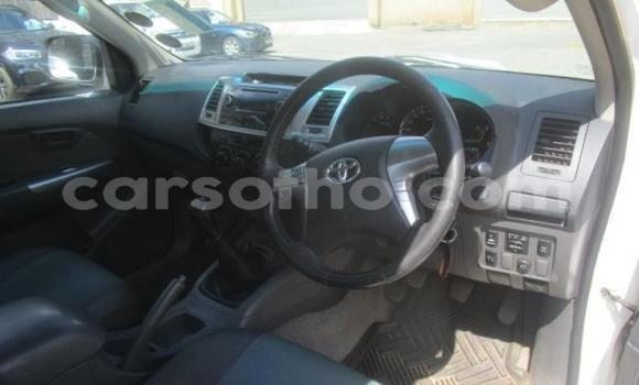 Sayi Na hannu Toyota Hilux White Mota in Maseru a Maseru Sayi Na hannu Toyota Hilux White Mota in Maseru a Maseru