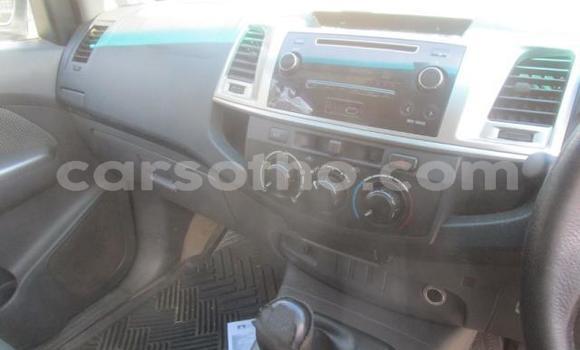 Sayi Na hannu Toyota Hilux White Mota in Maseru a Maseru Sayi Na hannu Toyota Hilux White Mota in Maseru a Maseru