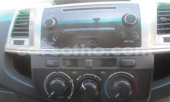 Sayi Na hannu Toyota Hilux White Mota in Maseru a Maseru Sayi Na hannu Toyota Hilux White Mota in Maseru a Maseru