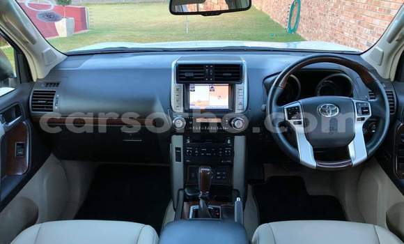 Acheter Occasion Voiture Toyota Land Cruiser Prado Blanc à Butha–Buthe, Thaba-Tseka Acheter Occasion Voiture Toyota Land Cruiser Prado Blanc à Butha–Buthe, Thaba-Tseka