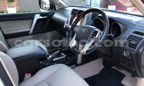 Acheter Occasion Voiture Toyota Land Cruiser Prado Blanc à Butha–Buthe, Thaba-Tseka Acheter Occasion Voiture Toyota Land Cruiser Prado Blanc à Butha–Buthe, Thaba-Tseka