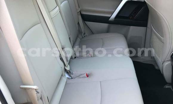 Acheter Occasion Voiture Toyota Land Cruiser Prado Blanc à Butha–Buthe, Thaba-Tseka Acheter Occasion Voiture Toyota Land Cruiser Prado Blanc à Butha–Buthe, Thaba-Tseka