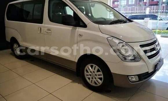 Acheter Occasion Voiture Hyundai H1 Blanc à Hlotse, Leribe Acheter Occasion Voiture Hyundai H1 Blanc à Hlotse, Leribe