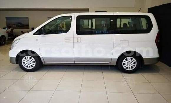 Acheter Occasion Voiture Hyundai H1 Blanc à Hlotse, Leribe Acheter Occasion Voiture Hyundai H1 Blanc à Hlotse, Leribe