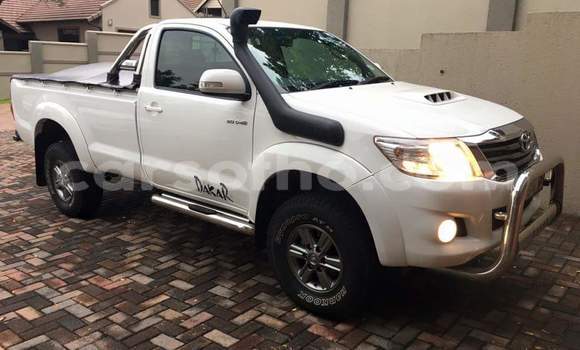 Buy Used Toyota Hilux White Car in Mohale's Hoek in Mohale's Hoek Buy Used Toyota Hilux White Car in Mohale's Hoek in Mohale's Hoek