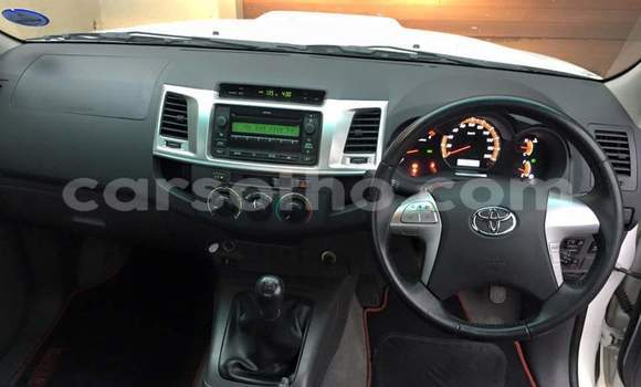 Buy Used Toyota Hilux White Car in Mohale's Hoek in Mohale's Hoek Buy Used Toyota Hilux White Car in Mohale's Hoek in Mohale's Hoek