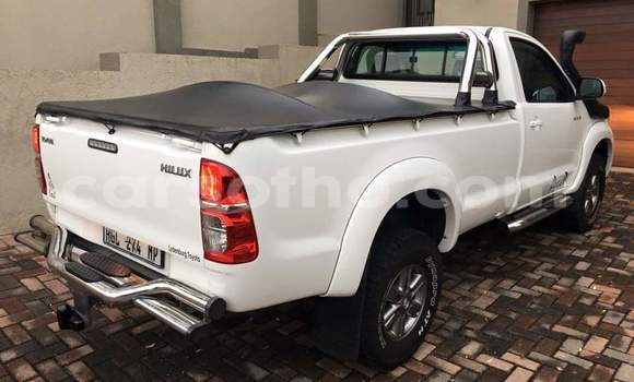 Buy Used Toyota Hilux White Car in Mohale's Hoek in Mohale's Hoek Buy Used Toyota Hilux White Car in Mohale's Hoek in Mohale's Hoek