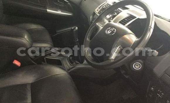 Sayi Na hannu Toyota Hilux White Mota in Mohale's Hoek a Mohale's Hoek Sayi Na hannu Toyota Hilux White Mota in Mohale's Hoek a Mohale's Hoek