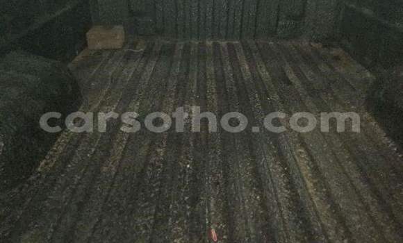 Sayi Na hannu Toyota Hilux White Mota in Mohale's Hoek a Mohale's Hoek Sayi Na hannu Toyota Hilux White Mota in Mohale's Hoek a Mohale's Hoek