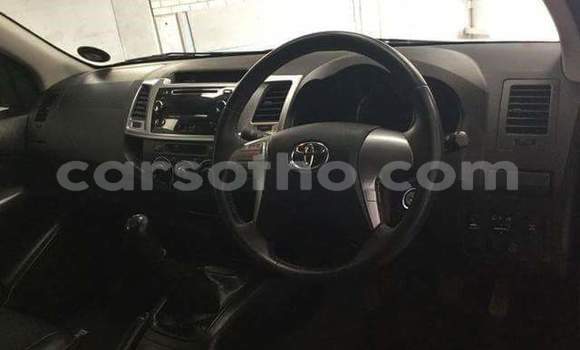 Sayi Na hannu Toyota Hilux White Mota in Mohale's Hoek a Mohale's Hoek Sayi Na hannu Toyota Hilux White Mota in Mohale's Hoek a Mohale's Hoek