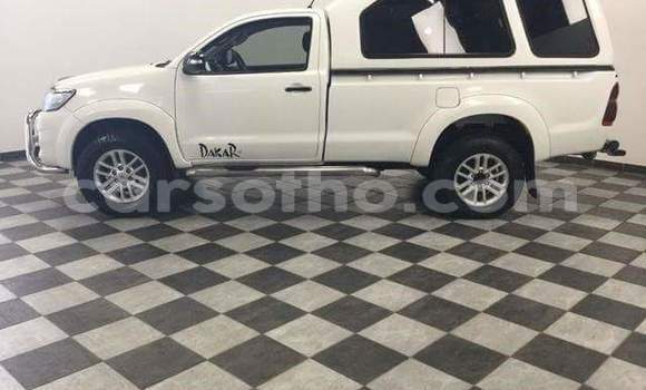 Sayi Na hannu Toyota Hilux White Mota in Mohale's Hoek a Mohale's Hoek Sayi Na hannu Toyota Hilux White Mota in Mohale's Hoek a Mohale's Hoek
