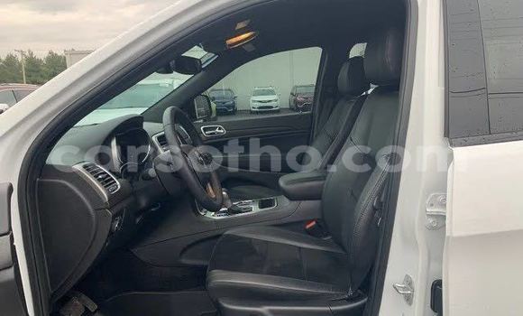 Sayi Sabo Jeep Grand Cherokee SRT8 White Mota in Hlotse a Leribe