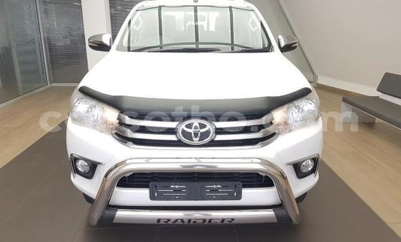 Sayi Na hannu Toyota Hilux White Mota in Maseru a Maseru Sayi Na hannu Toyota Hilux White Mota in Maseru a Maseru