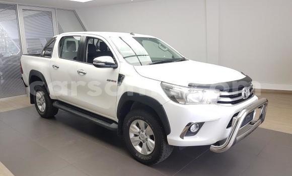 Sayi Na hannu Toyota Hilux White Mota in Maseru a Maseru Sayi Na hannu Toyota Hilux White Mota in Maseru a Maseru