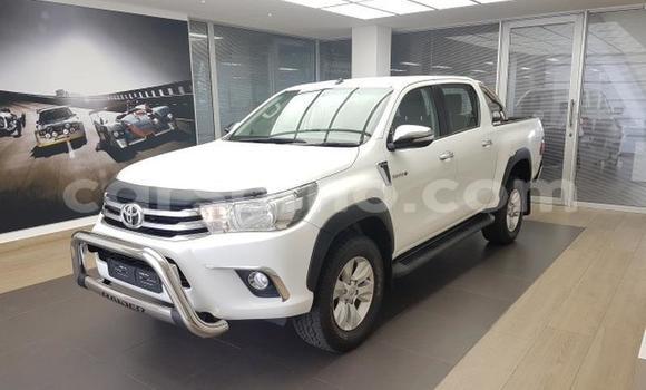 Sayi Na hannu Toyota Hilux White Mota in Maseru a Maseru Sayi Na hannu Toyota Hilux White Mota in Maseru a Maseru