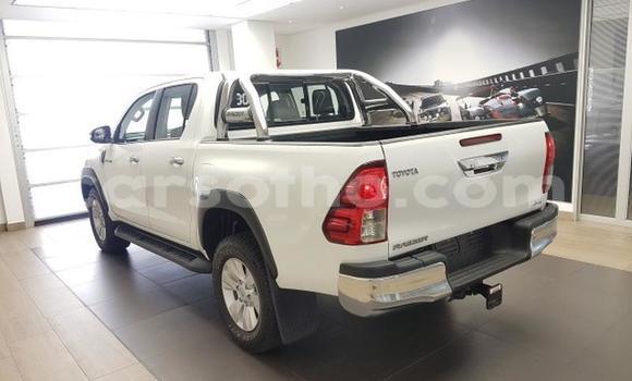 Sayi Na hannu Toyota Hilux White Mota in Maseru a Maseru Sayi Na hannu Toyota Hilux White Mota in Maseru a Maseru