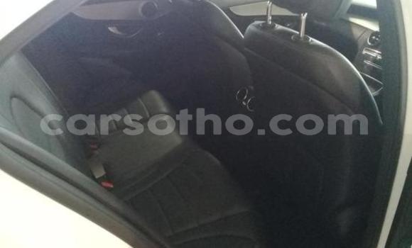 Sayi Na hannu Mercedes-Benz 190 White Mota in Maseru a Maseru Sayi Na hannu Mercedes-Benz 190 White Mota in Maseru a Maseru