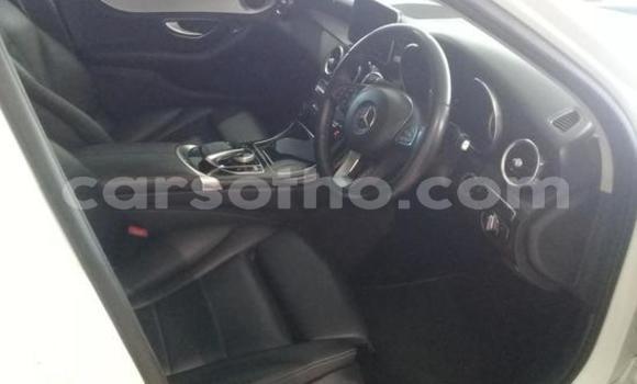 Sayi Na hannu Mercedes-Benz 190 White Mota in Maseru a Maseru Sayi Na hannu Mercedes-Benz 190 White Mota in Maseru a Maseru