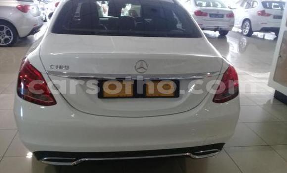 Sayi Na hannu Mercedes-Benz 190 White Mota in Maseru a Maseru Sayi Na hannu Mercedes-Benz 190 White Mota in Maseru a Maseru