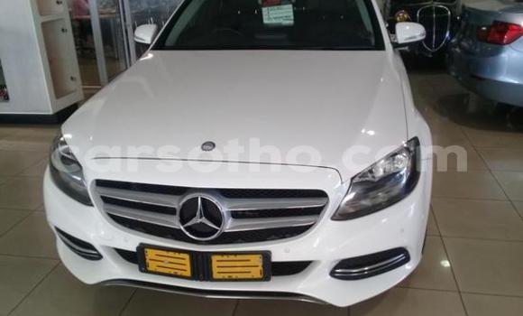 Sayi Na hannu Mercedes-Benz 190 White Mota in Maseru a Maseru Sayi Na hannu Mercedes-Benz 190 White Mota in Maseru a Maseru