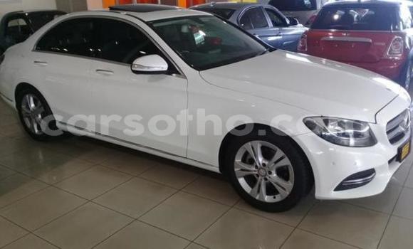 Sayi Na hannu Mercedes-Benz 190 White Mota in Maseru a Maseru Sayi Na hannu Mercedes-Benz 190 White Mota in Maseru a Maseru