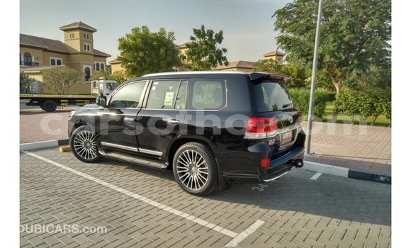 Sayi Imported Toyota Land Cruiser Black Mota in Import - Dubai a Maseru Sayi Imported Toyota Land Cruiser Black Mota in Import - Dubai a Maseru