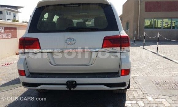 Buy Import Toyota Land Cruiser White Car in Import - Dubai in Maseru Buy Import Toyota Land Cruiser White Car in Import - Dubai in Maseru
