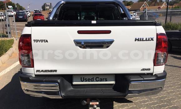 اشتري مستعمل Toyota Hilux White سيارة في Maseru في Maseru اشتري مستعمل Toyota Hilux White سيارة في Maseru في Maseru