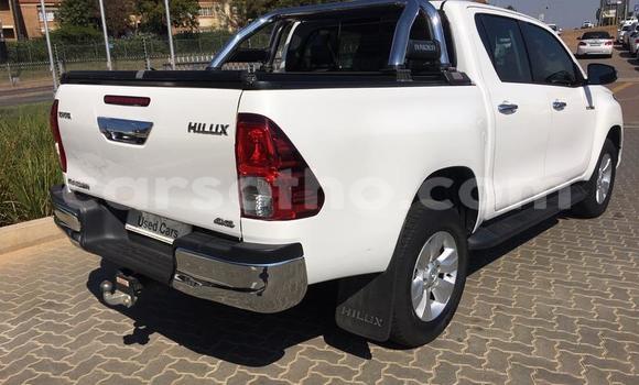 اشتري مستعمل Toyota Hilux White سيارة في Maseru في Maseru اشتري مستعمل Toyota Hilux White سيارة في Maseru في Maseru