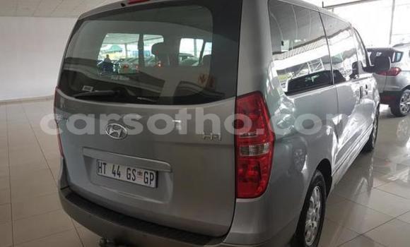 Acheter Occasion Voiture Hyundai H1 Gris à Maseru, Maseru Acheter Occasion Voiture Hyundai H1 Gris à Maseru, Maseru