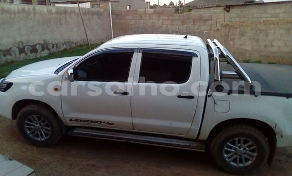 Buy Used Toyota Hilux White Car in Maseru in Maseru Buy Used Toyota Hilux White Car in Maseru in Maseru