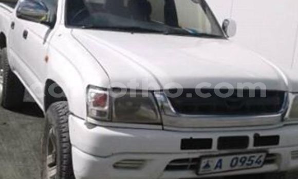 Buy Used Toyota Hilux White Car in Maseru in Maseru Buy Used Toyota Hilux White Car in Maseru in Maseru