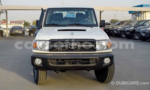 Buy Import Toyota Pickup White Car in Import - Dubai in Maseru Buy Import Toyota Pickup White Car in Import - Dubai in Maseru